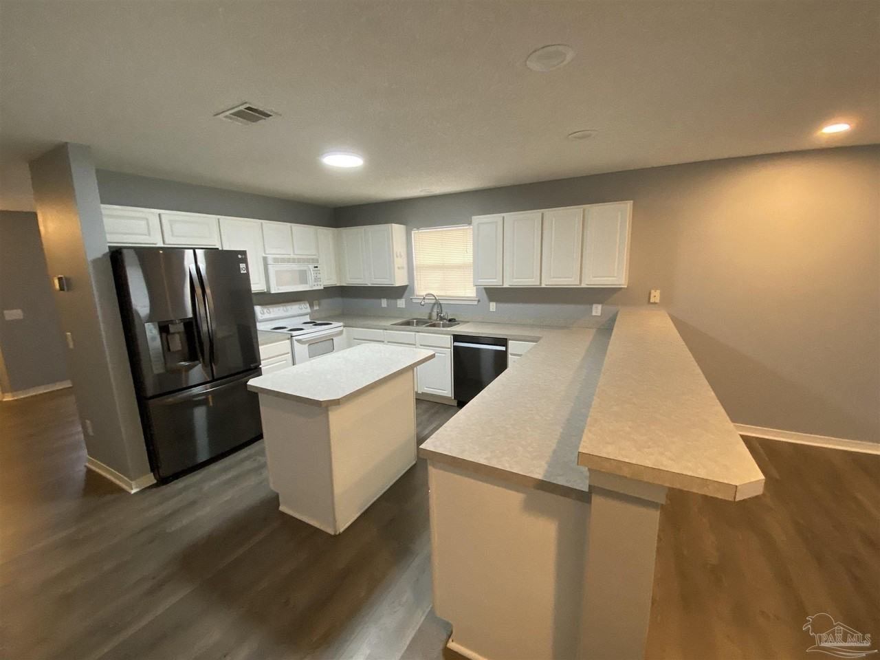 10340 Chinaberry Ct - Photo 3 of 19