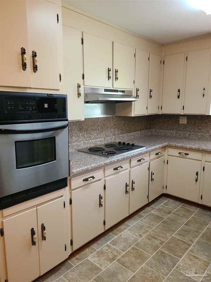 670 Carlton Rd - Photo 5 of 30