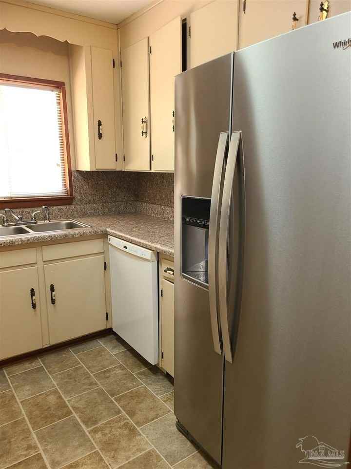 670 Carlton Rd - Photo 6 of 30