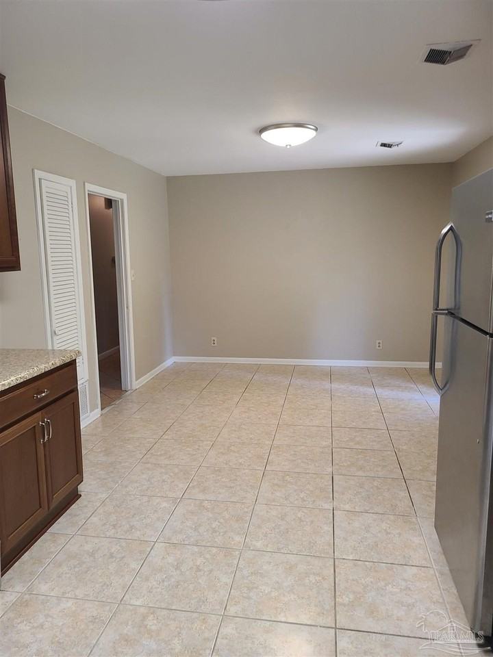 5560 Hibiscus Rd - Photo 7 of 22