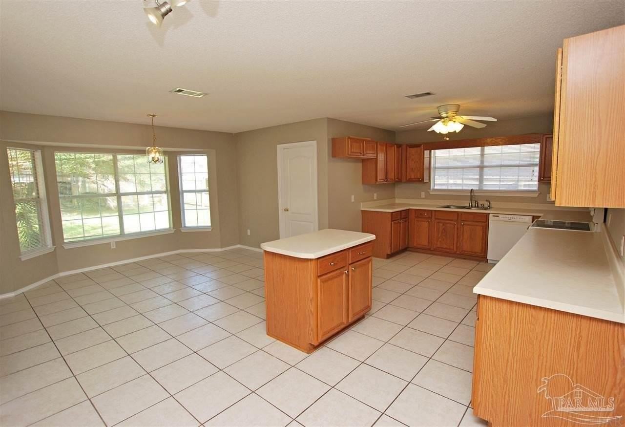 1015 Glades Ln - Photo 2 of 17