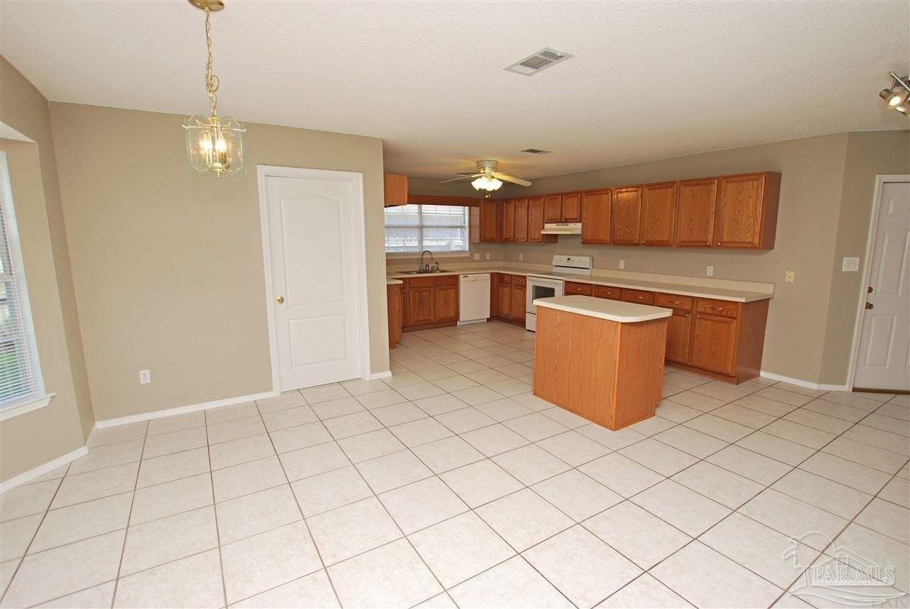 1015 Glades Ln - Photo 3 of 17