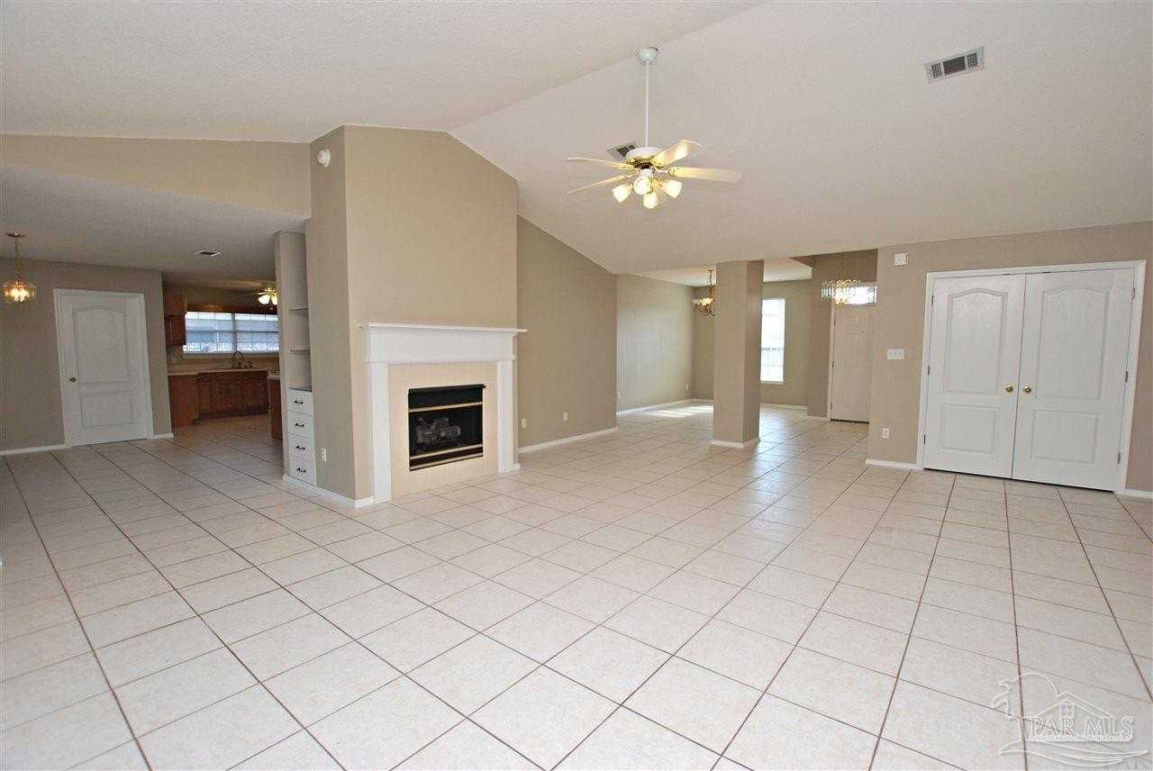 1015 Glades Ln - Photo 4 of 17