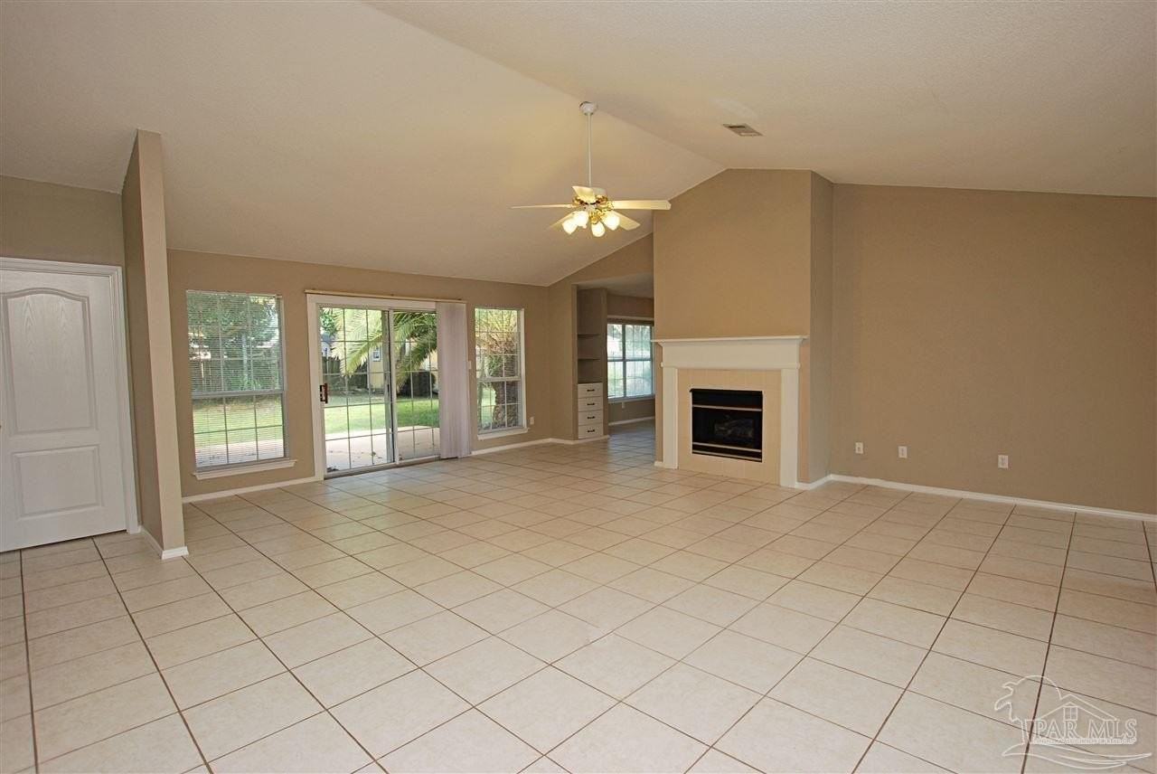 1015 Glades Ln - Photo 5 of 17