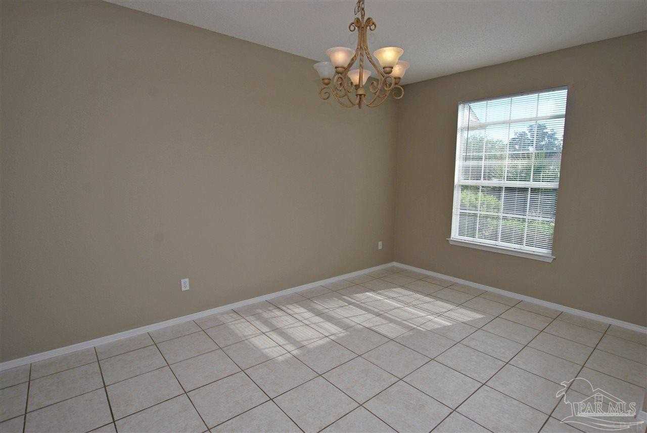 1015 Glades Ln - Photo 6 of 17