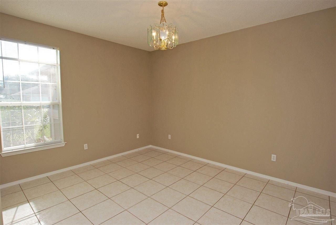 1015 Glades Ln - Photo 7 of 17