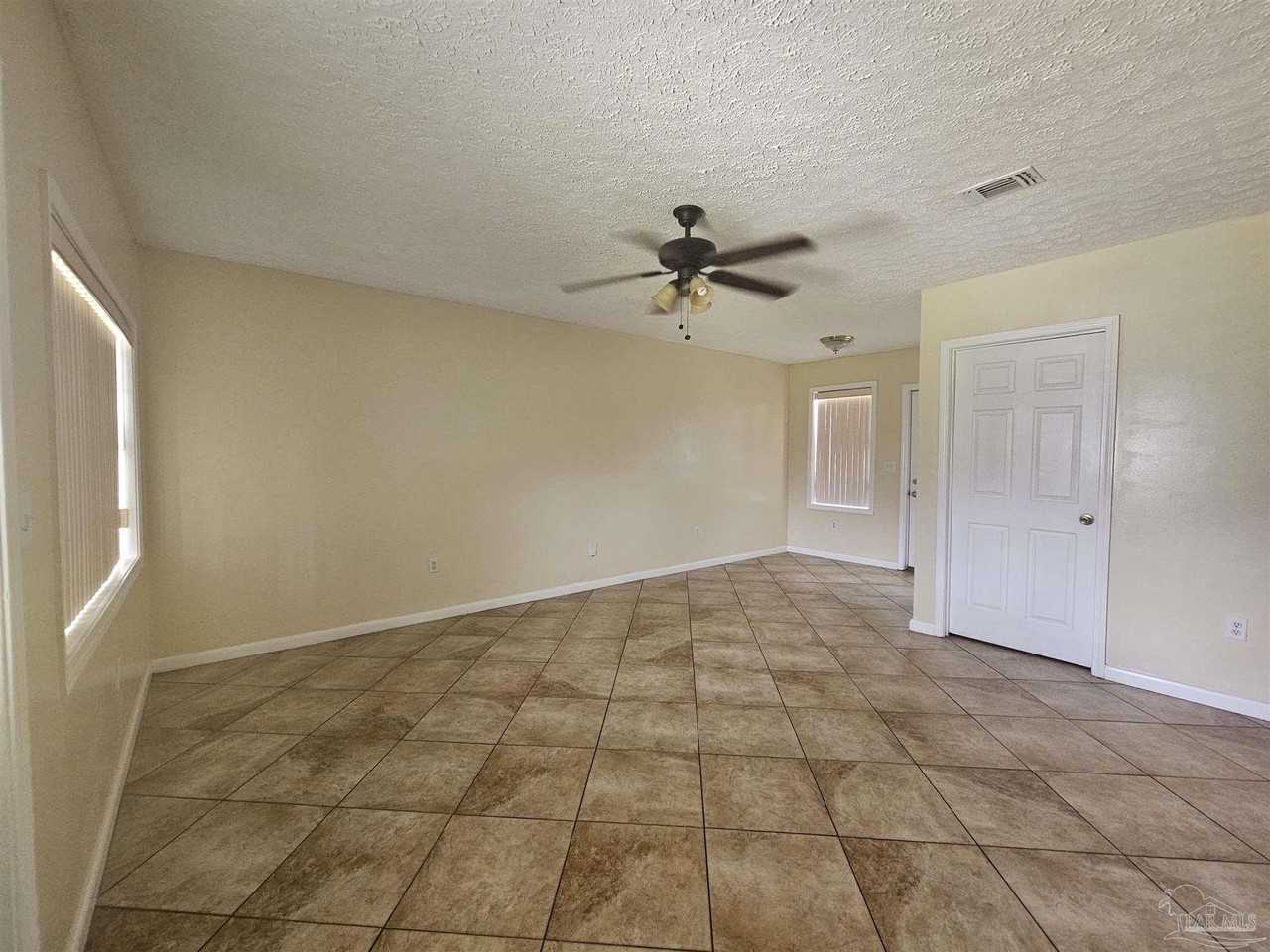 203 Topaz Ave - Photo 2 of 7