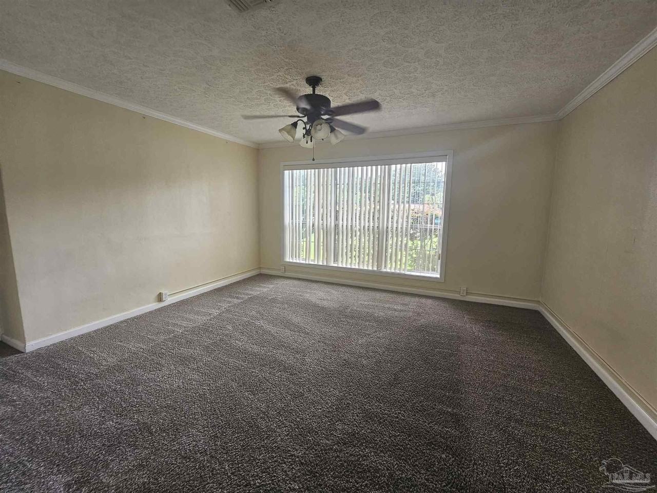 203 Topaz Ave - Photo 3 of 7