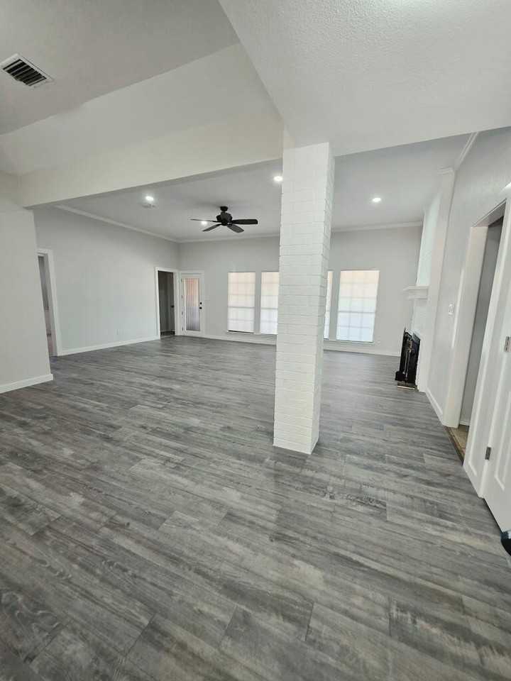 2102 Wydewood Dr - Photo 2 of 17