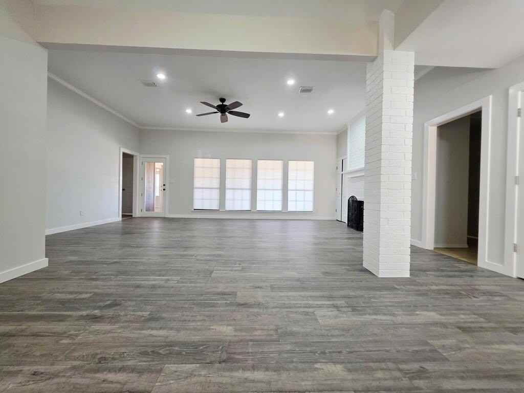 2102 Wydewood Dr - Photo 4 of 17
