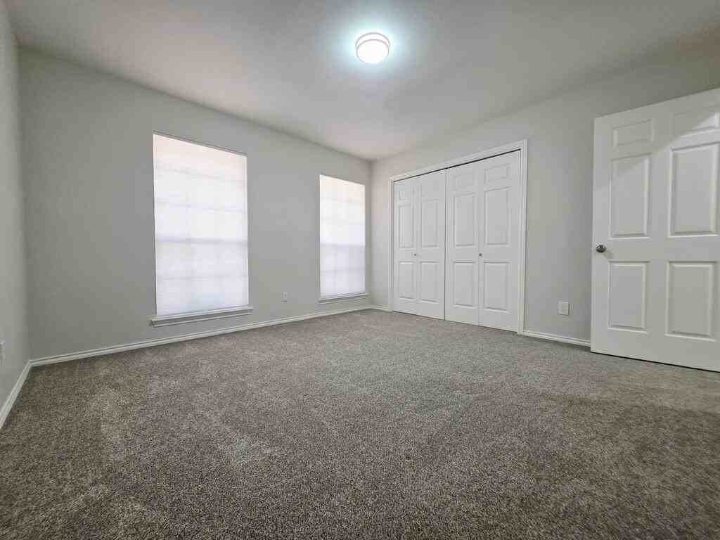 2102 Wydewood Dr - Photo 6 of 17
