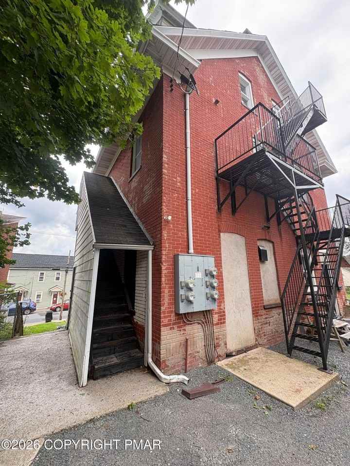 154 Garibaldi Ave #3 - Photo 2 of 9