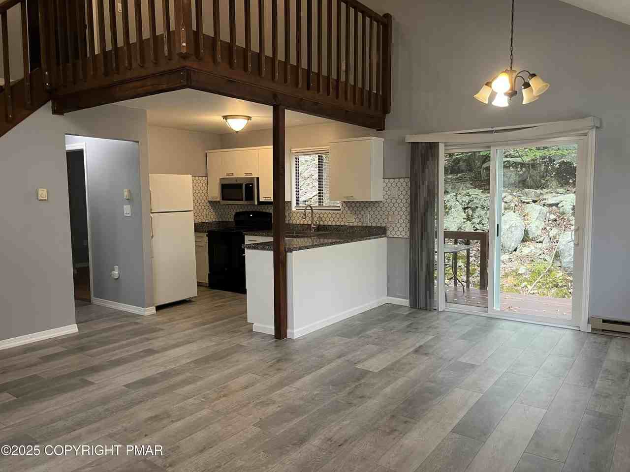 5031 Woodbridge Dr E - Photo 4 of 17