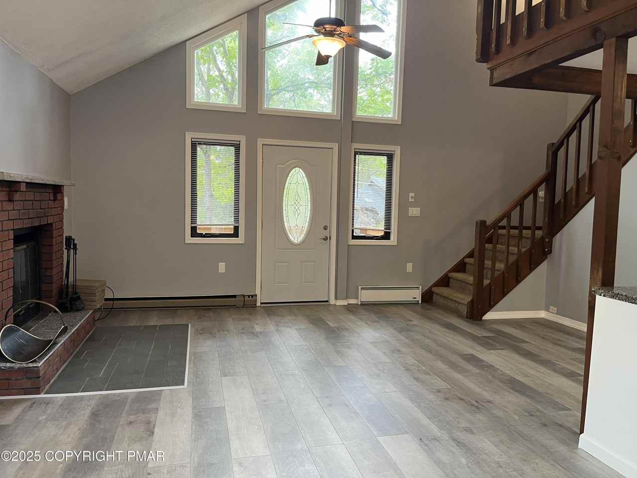 5031 Woodbridge Dr E - Photo 5 of 17
