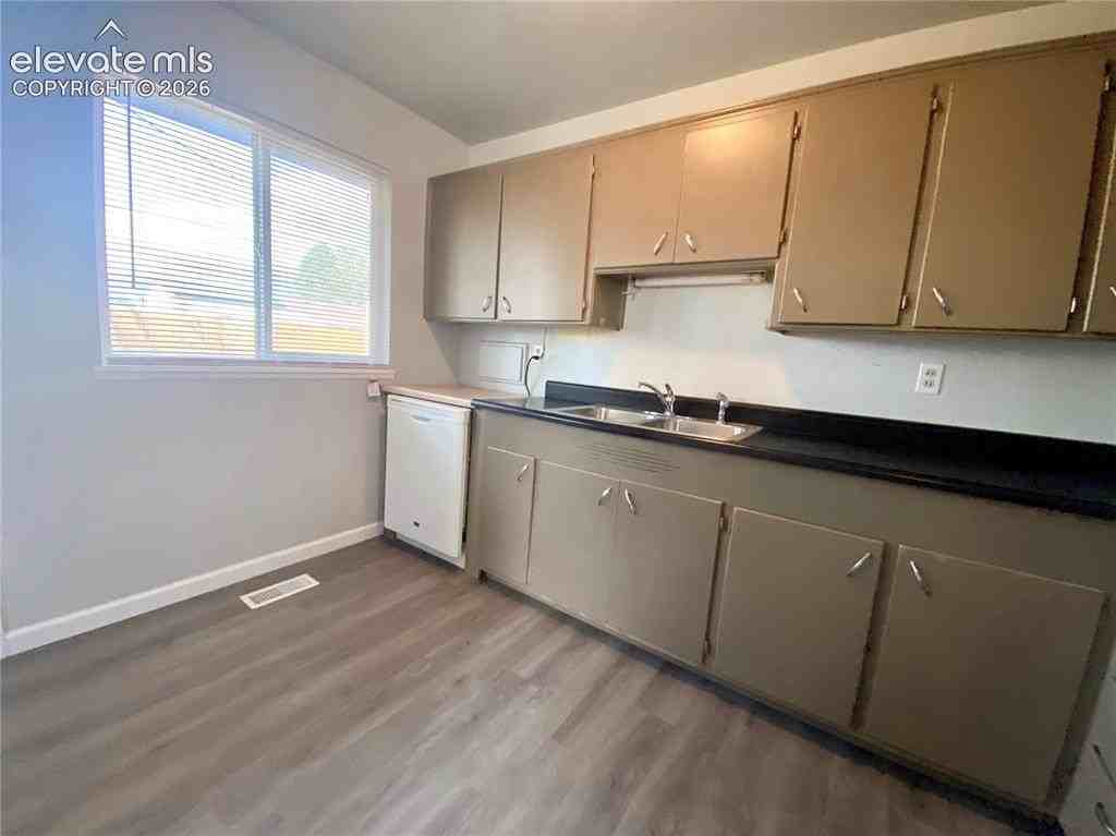 2230 Ivanhoe Dr - Photo 3 of 13