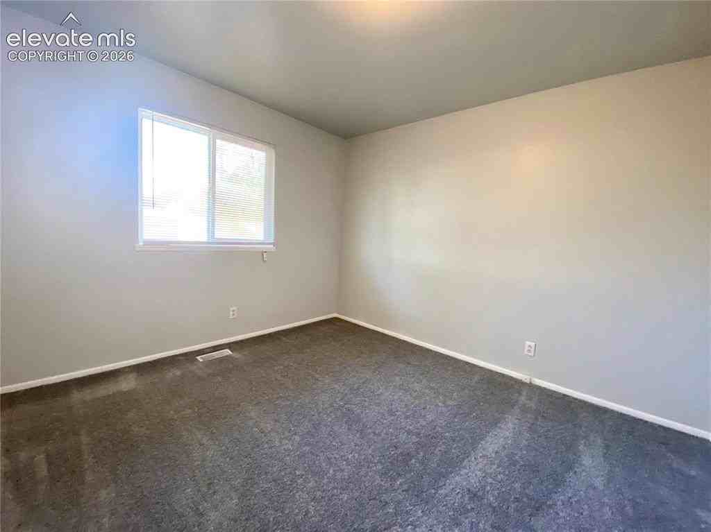 2230 Ivanhoe Dr - Photo 7 of 13