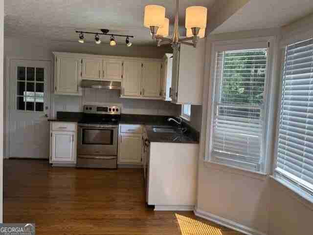 35 Chatsworth Cir - Photo 3 of 25