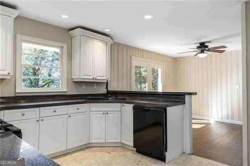 535 Valley Ln - Photo 7 of 25