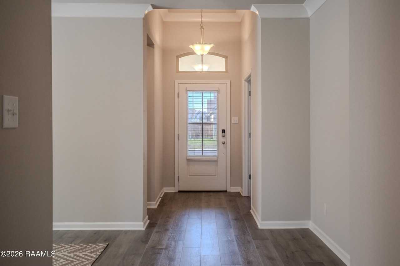 400 Eastwood Dr - Photo 4 of 31