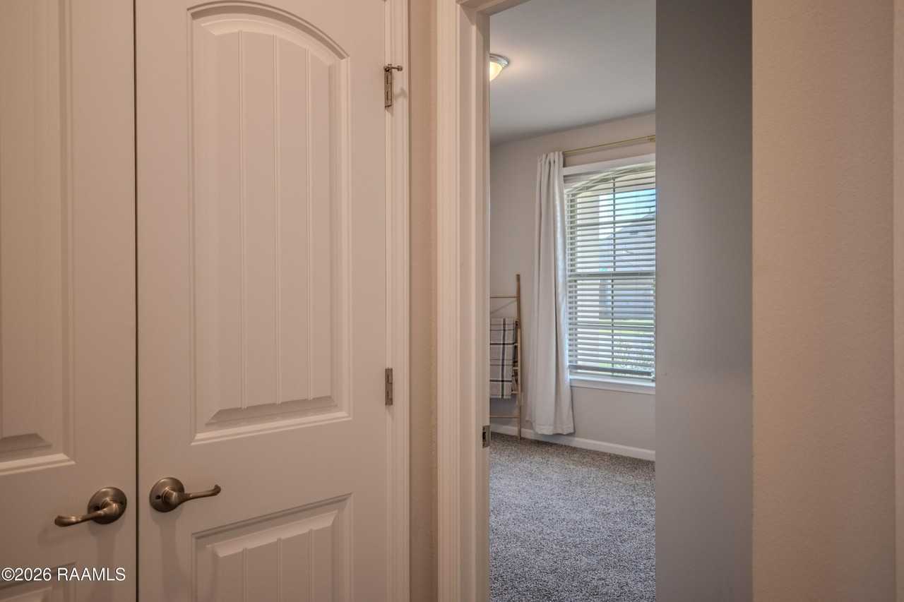 400 Eastwood Dr - Photo 5 of 31