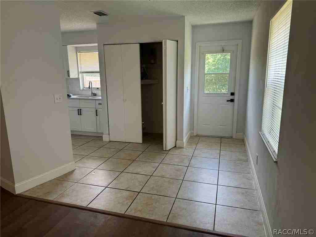703 W Dampier St #2 - Photo 4 of 14