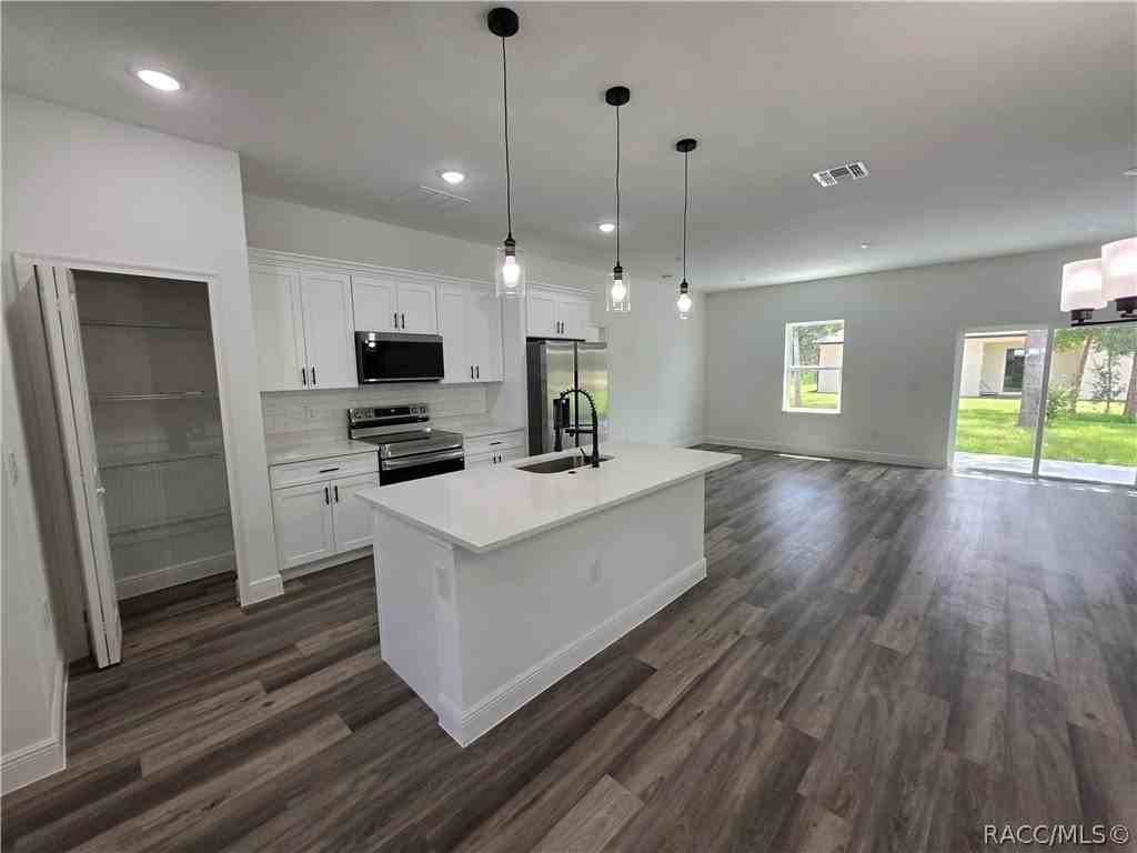 8125 N Maltese Dr - Photo 4 of 25
