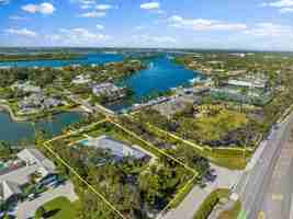 featured image of 2207 Cove Dr
