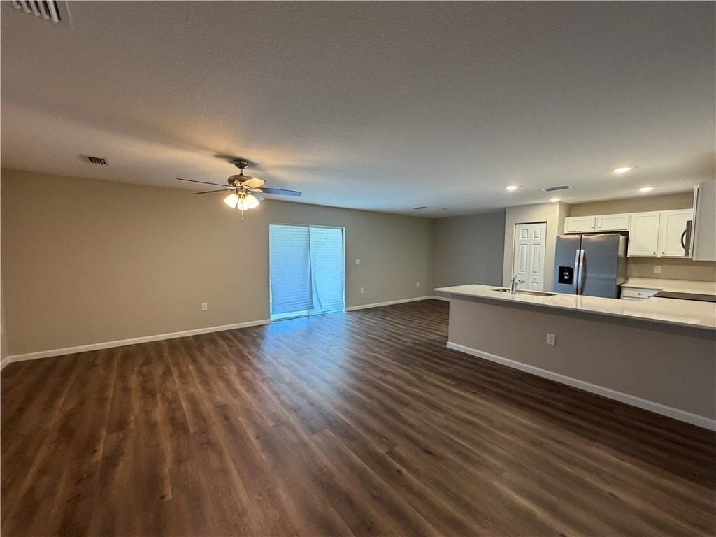 350 Dolphin St Se - Photo 4 of 19