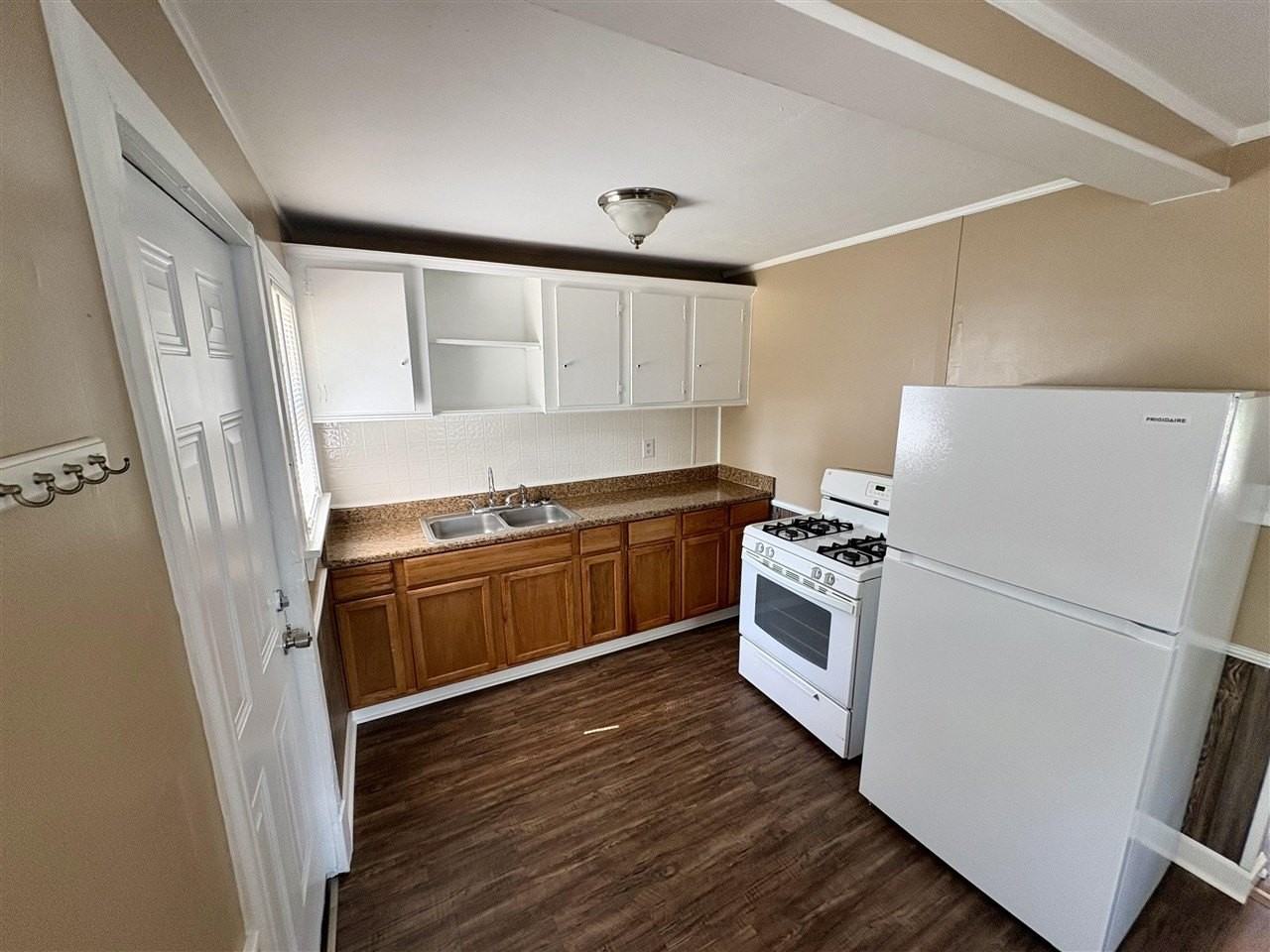 423 Wade Ave - Photo 4 of 13