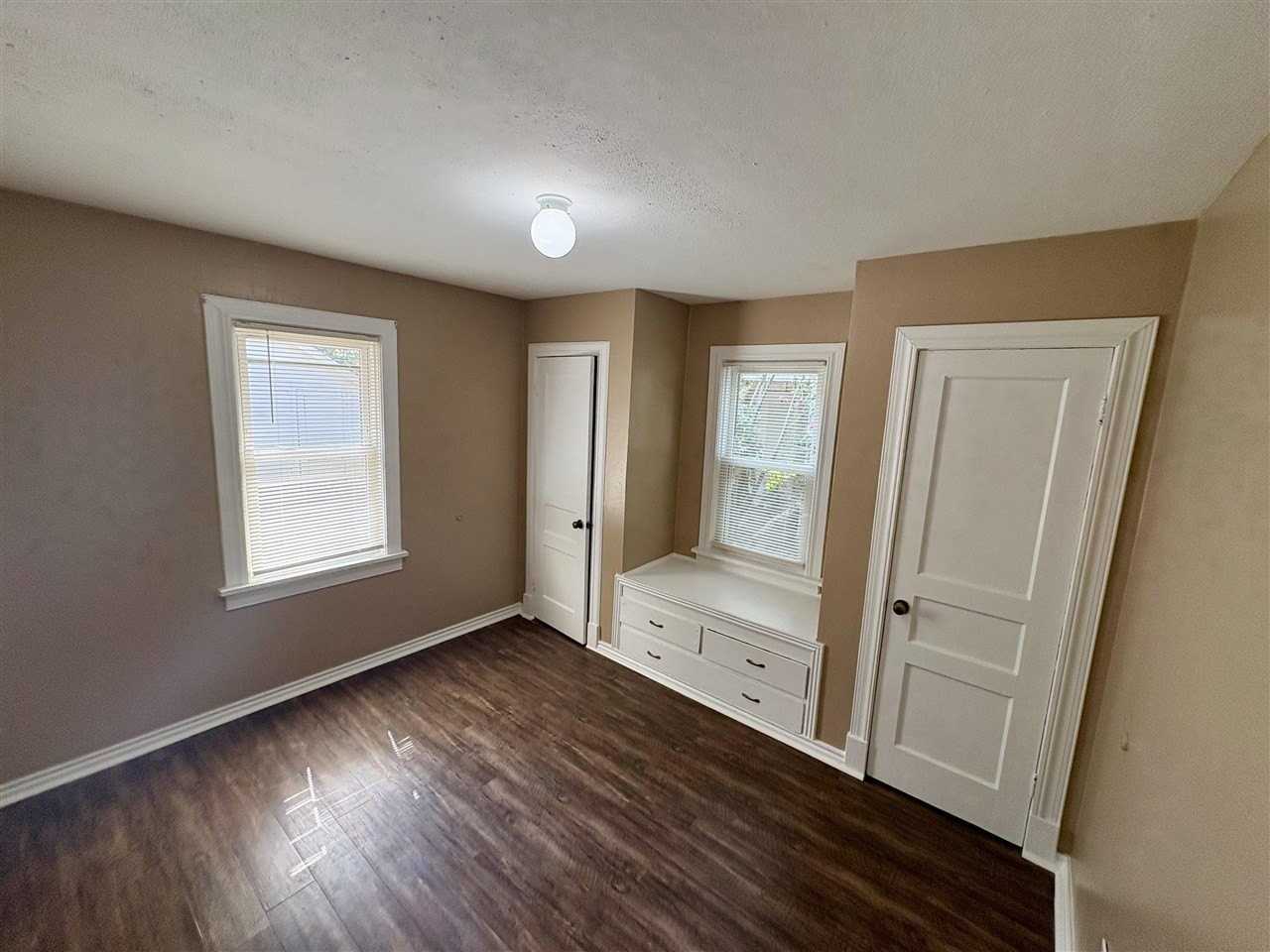 423 Wade Ave - Photo 7 of 13