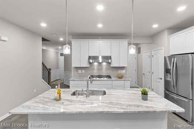 4819 Glenora Dr - Photo 5 of 50