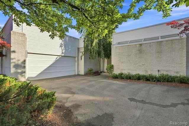 1756 Alexander Dr - Photo 4 of 50