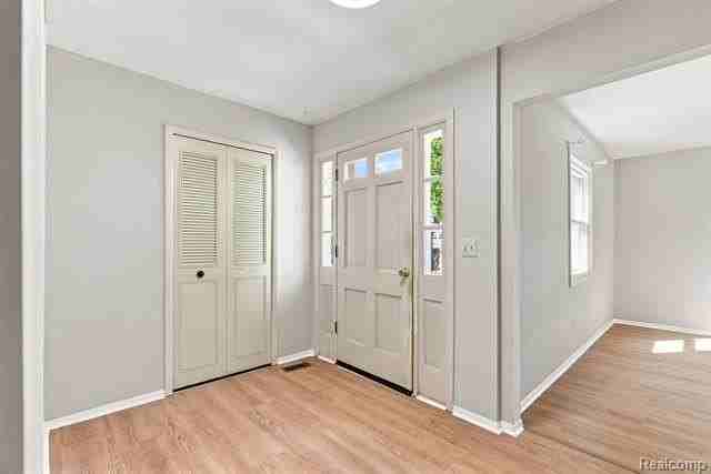4856 Danbury Dr - Photo 3 of 23
