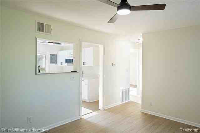 31776 Arenac Ct - Photo 3 of 14