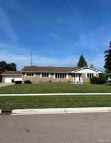 319 Pinewood Dr - Photo 1 of 1
