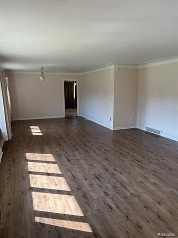 319 Pinewood Dr - Photo 3 of 10