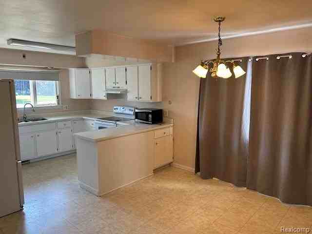 319 Pinewood Dr - Photo 4 of 10