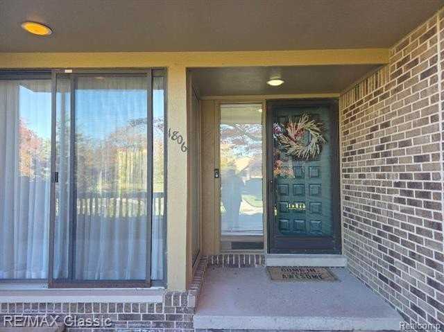 1806 S Hill Blvd - Photo 3 of 31