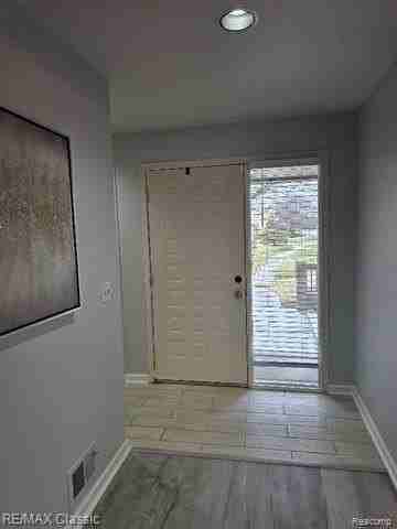 1806 S Hill Blvd - Photo 4 of 31