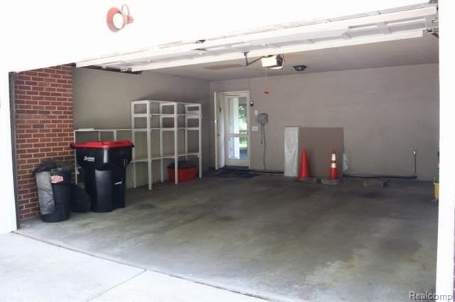 18147 Melrose Ave - Photo 2 of 25
