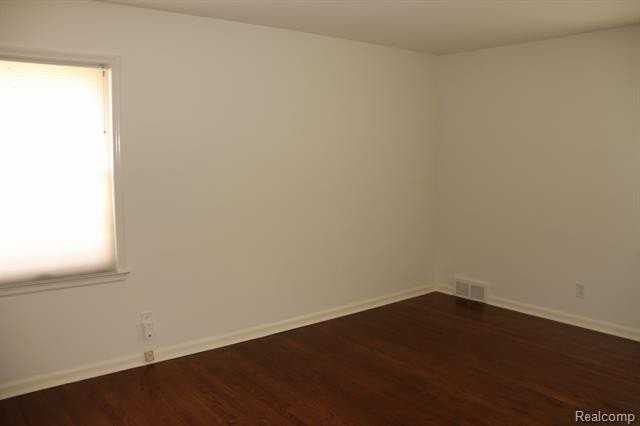 18147 Melrose Ave - Photo 5 of 25