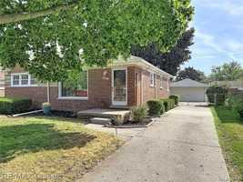 featured image of 8842 Merriman Rd