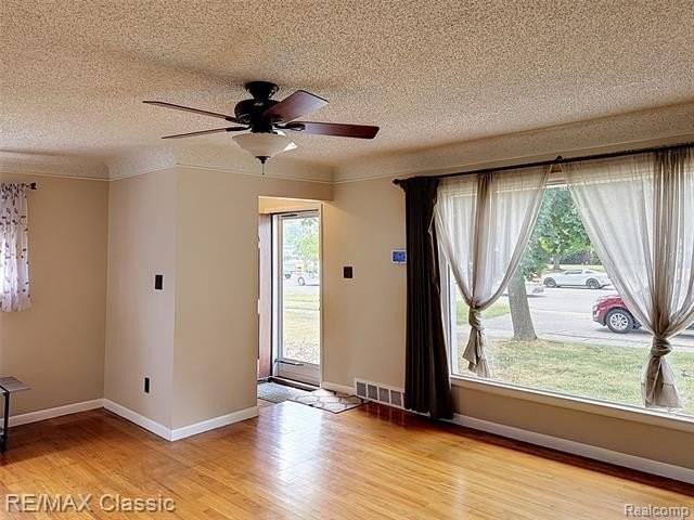 8842 Merriman Rd - Photo 3 of 28