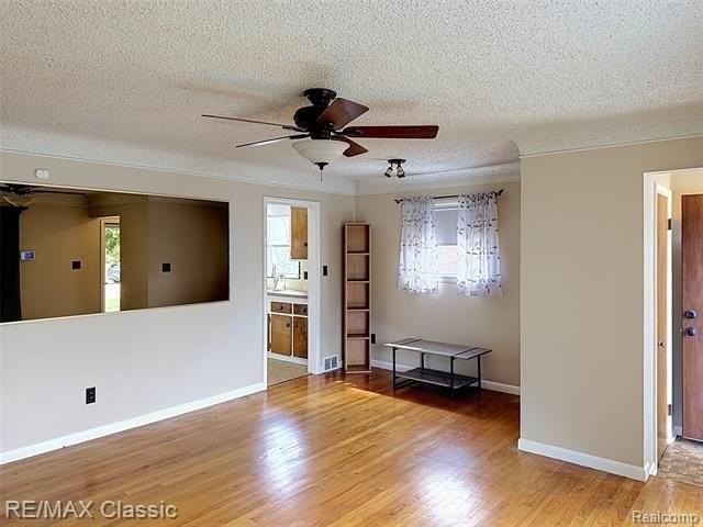 8842 Merriman Rd - Photo 4 of 28
