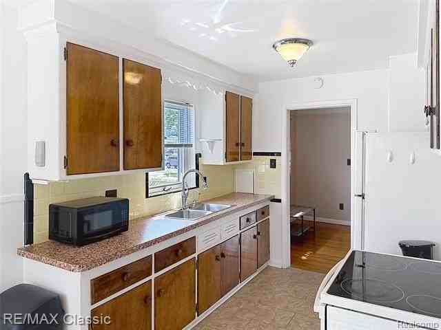 8842 Merriman Rd - Photo 6 of 28