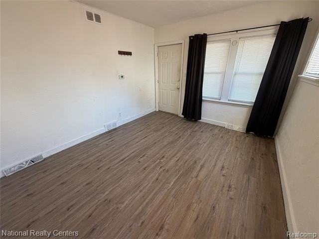 1935 Jarvis Ave - Photo 4 of 10