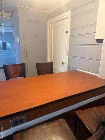 933 Myrtle Ave - Photo 3 of 8