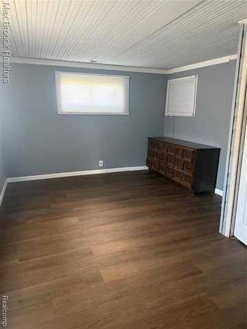 933 Myrtle Ave - Photo 7 of 8