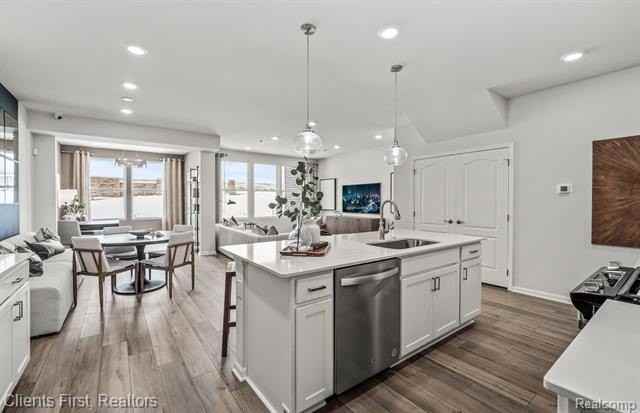 1433 Superior Dr - Photo 3 of 7