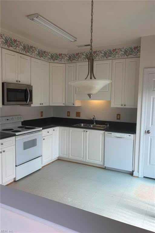 5325 Village Square Ct - Photo 4 of 10
